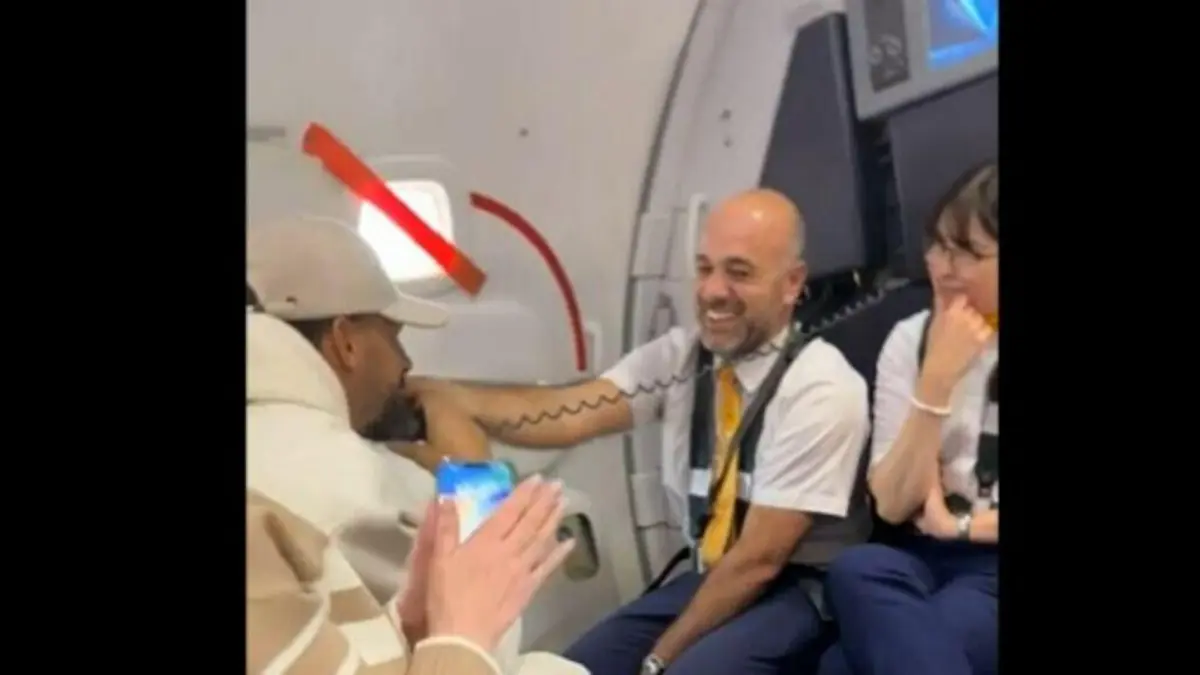 Antigo internacional inglês falou aos adeptos durante o voo para Portugal