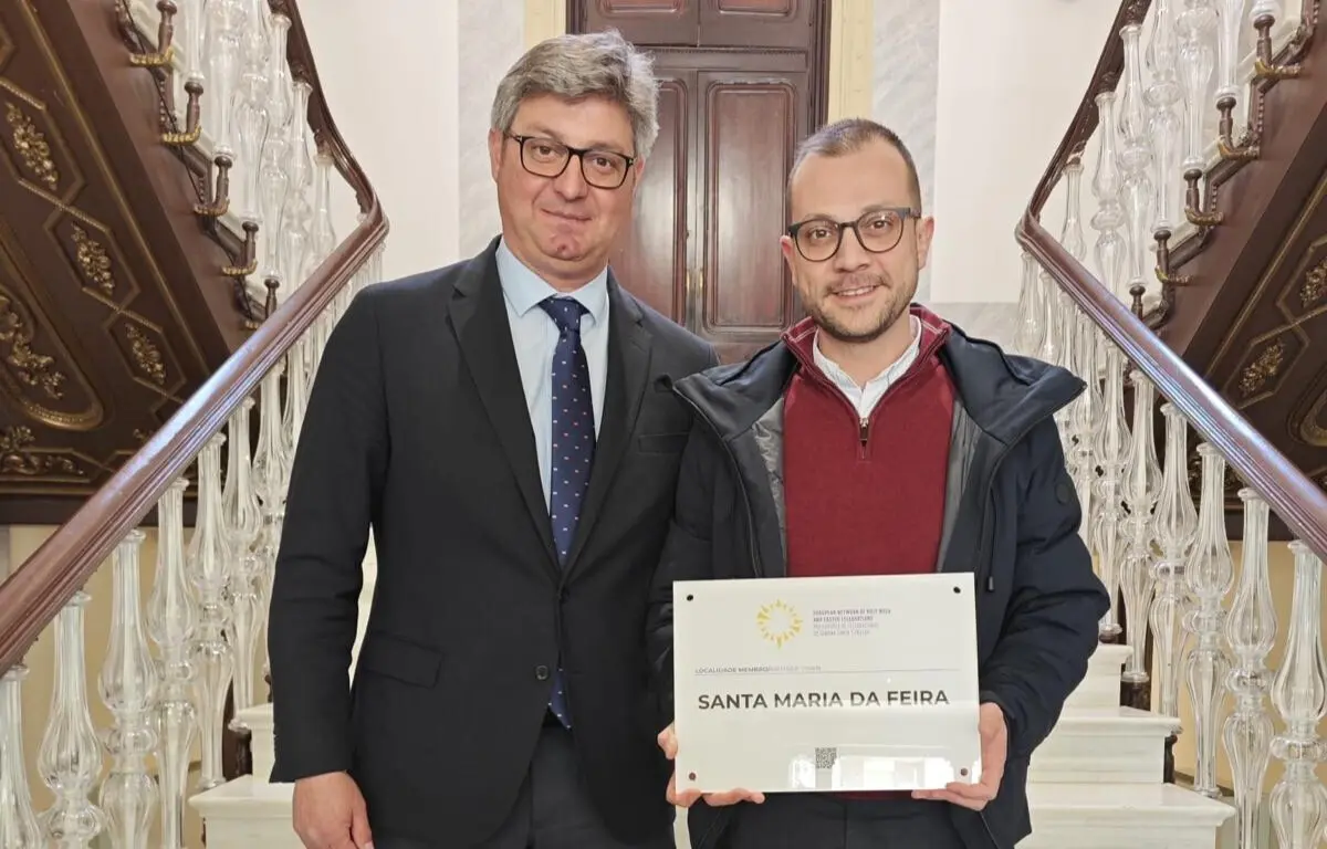Sérgio María Velasco Albalá, presidente da rede europeia com o padre César Costa