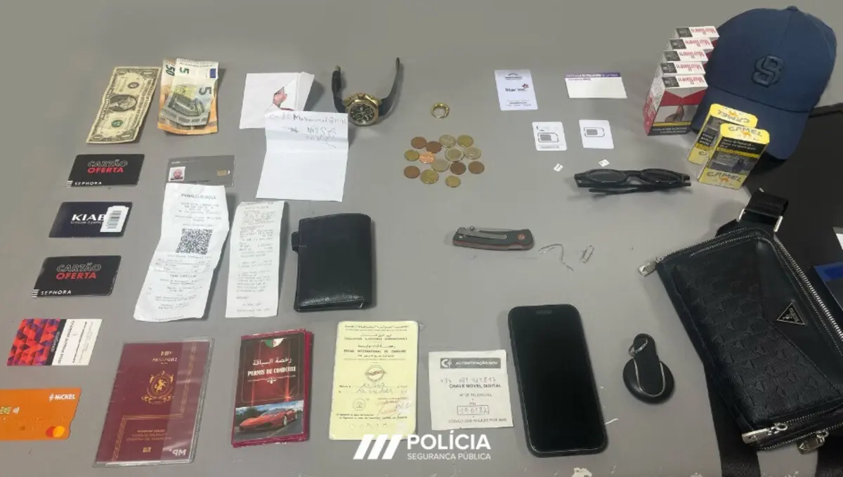 Suspeito estava na posse de objetos furtados e documentos aparentemente falsos