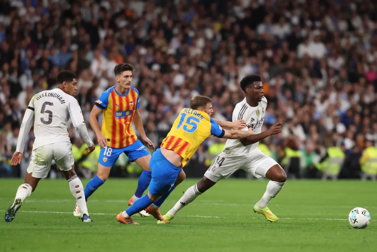 internacional francês tinha cumprido um jogo de castigo