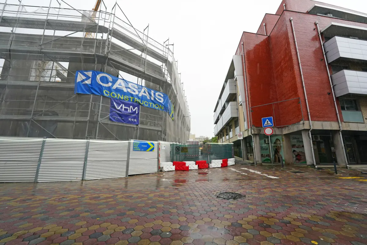 Fonte adiantou ao JN que a obra de criação de uma nova residência universitária continua