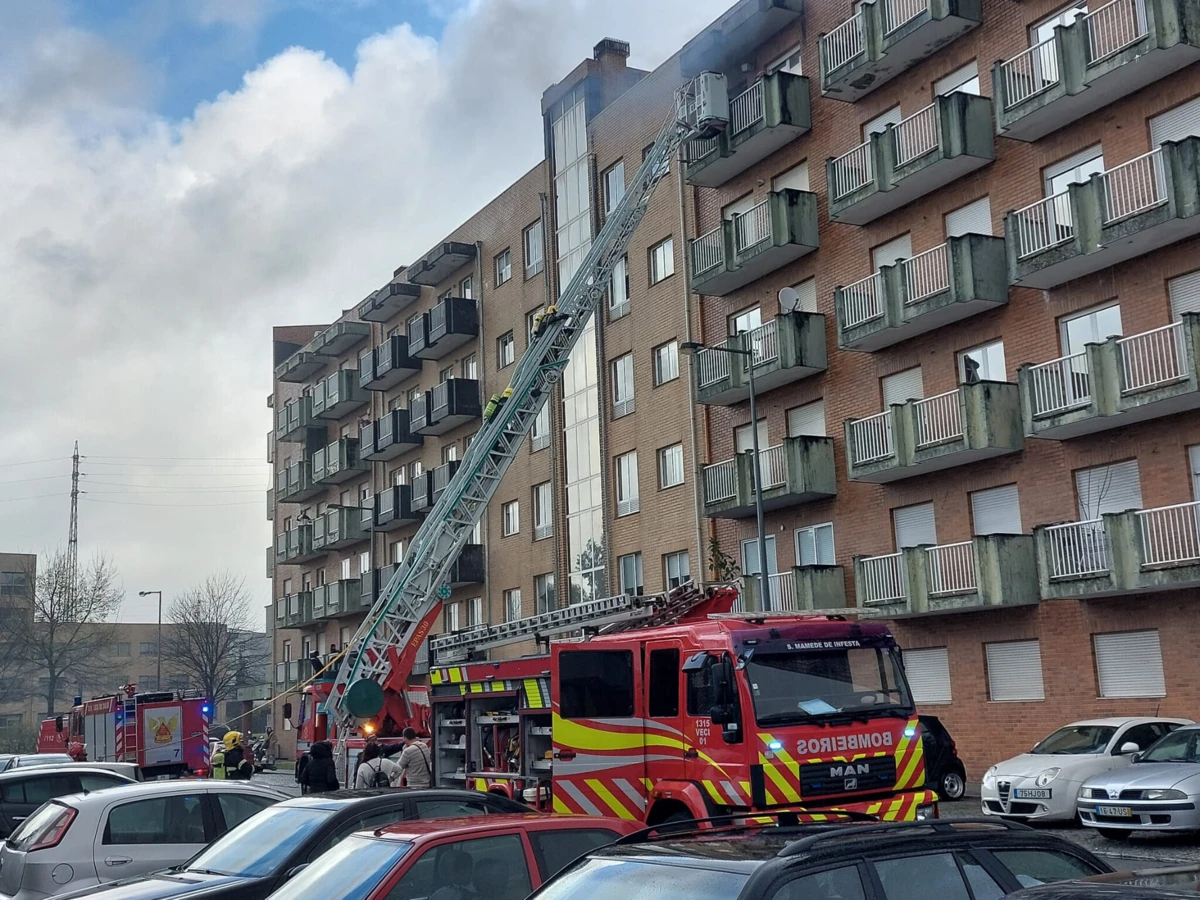 Rua esteve cortada para combate às chamas