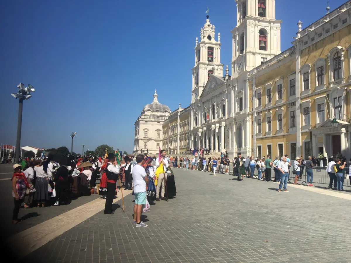 Imagem de contexto do artigo Banda e ranchos folclóricos animam casamento real