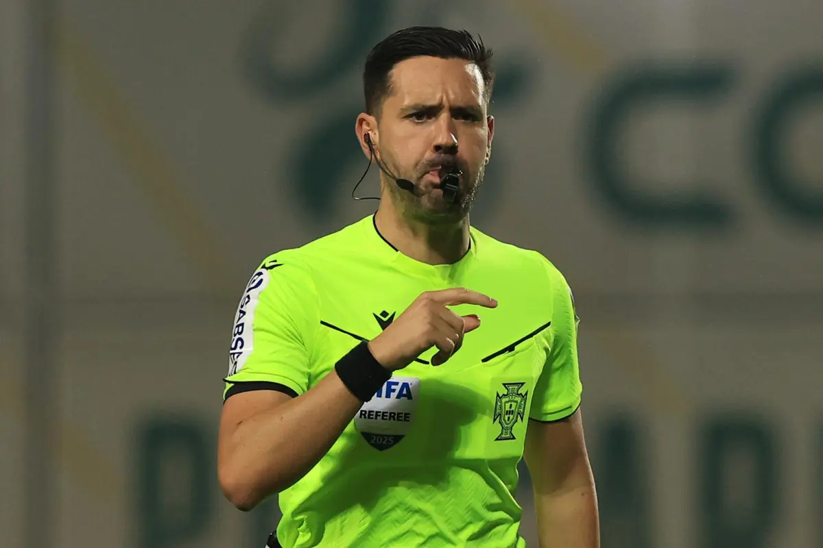 João Gonçalves foi o árbitro do Santa Clara-Sporting