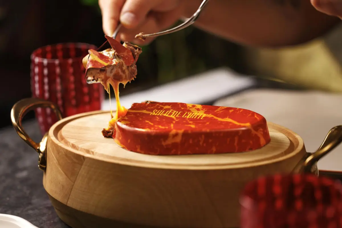 O "Chocolate Beef" foi criado pelo chef pasteleiro Claiton Ferreira.