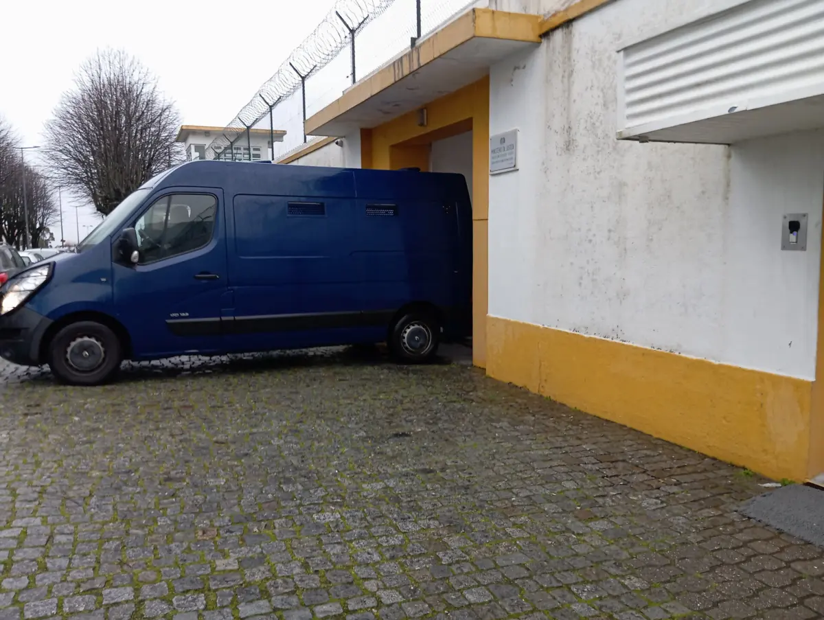 Signatários dizem que diretor da EP de Braga alega “falta de transporte”