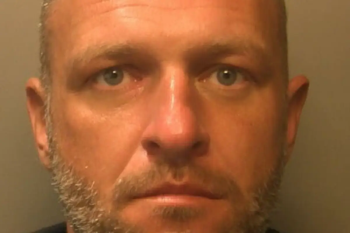 Imagem de contexto do artigo Invade casa e cozinha, arruma compras e estende roupa da vítima