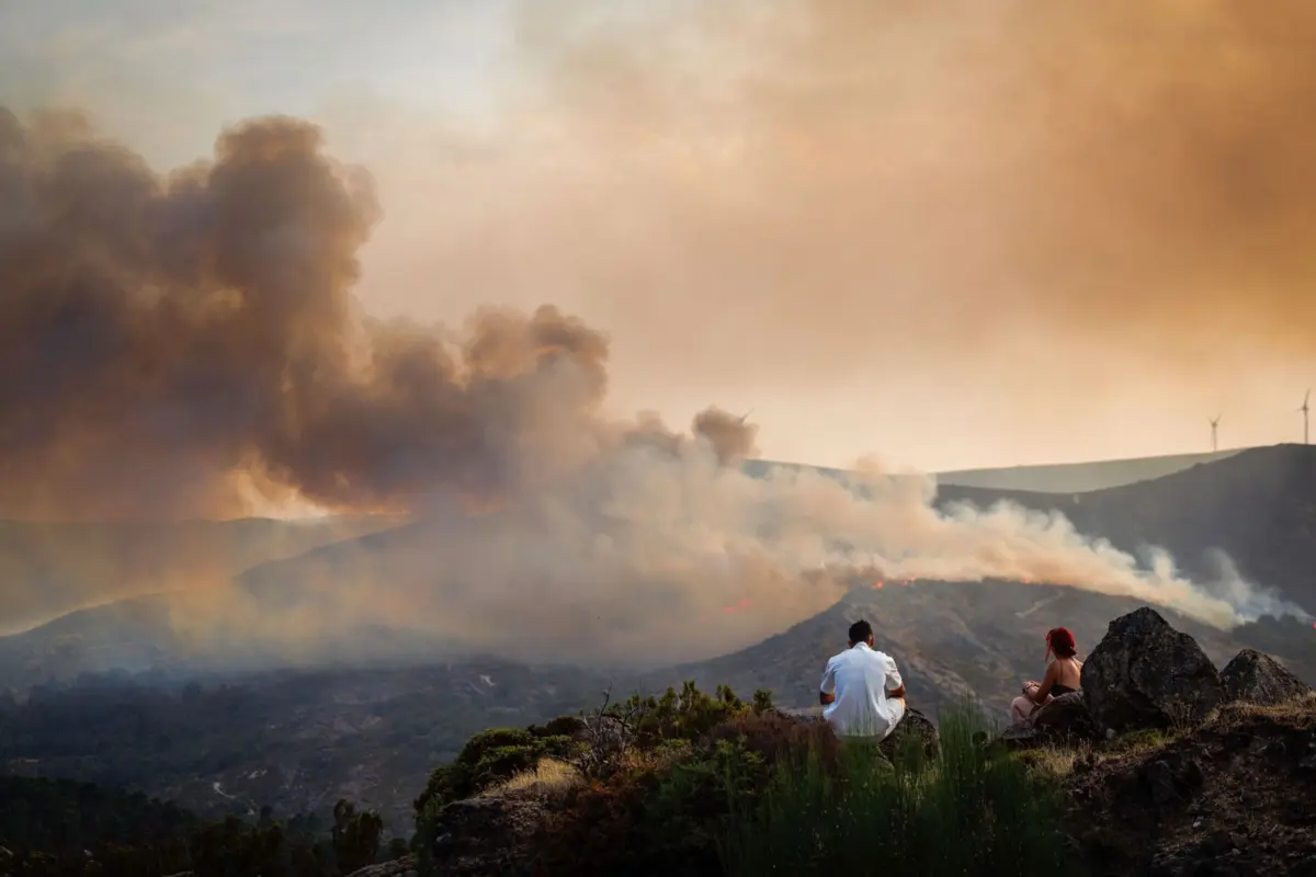 Incêndio perto da Aldeia de Galegos da Serra no concelho de Vila Real