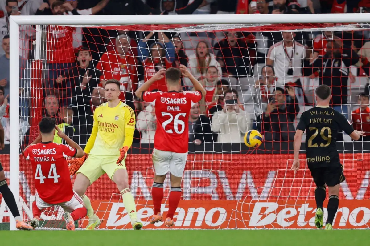 Desalento da defensiva do Benfica