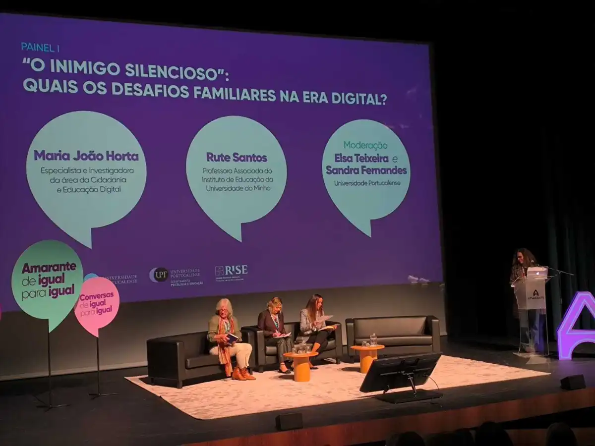 Investigadoras alertaram para os impactos do uso excessivo de ecrãs em crianças e adolescentes