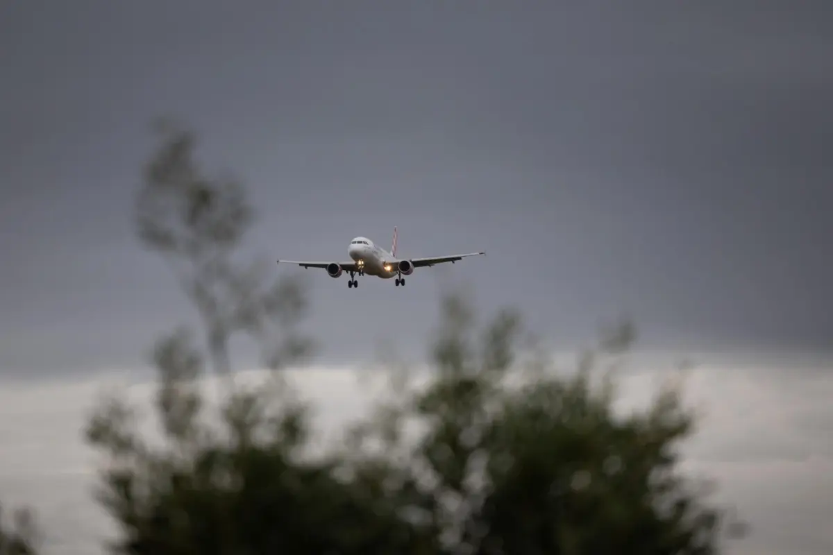 Voo seguia para as Canárias, mas foi desviado para Faro devido a problemas mecânicos