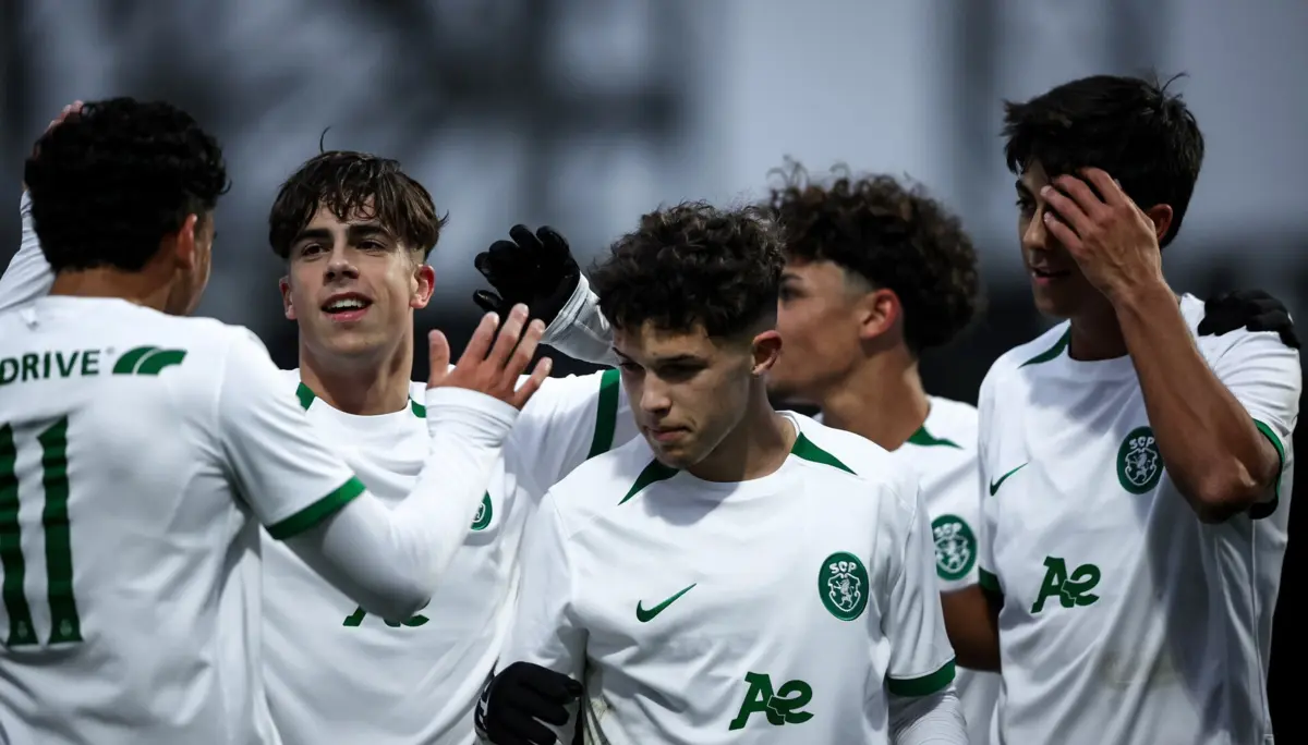 Jovens leões celebram um percurso invicto com cinco vitórias e um empate