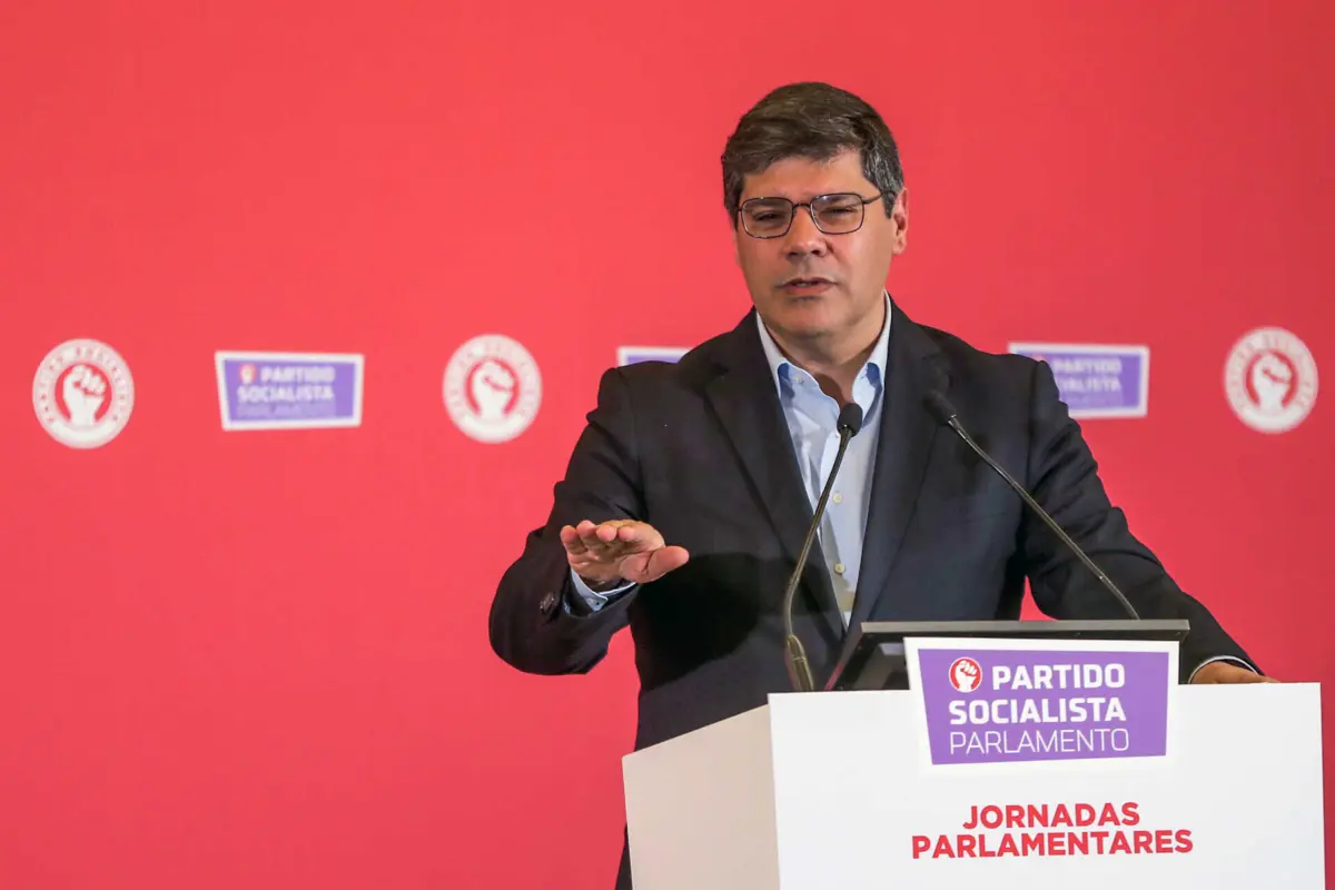 O líder parlamentar do PS Eurico Brilhante Dias