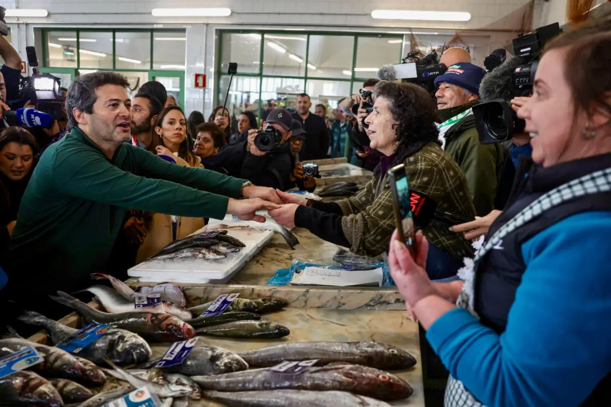 Imagem de contexto do artigo Caxinas deu banho de multidão a Ventura, que se sentiu "como peixe na água"