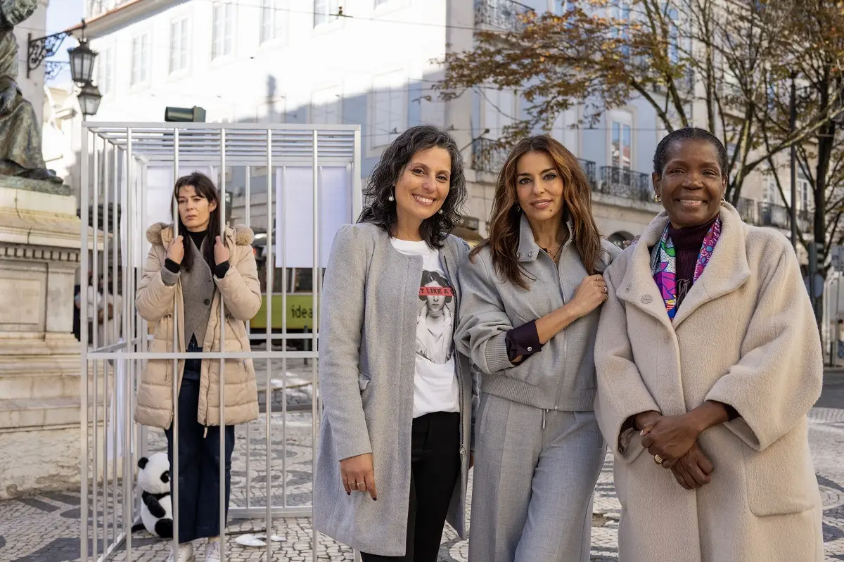 Instalação performativa contra a violência contra as mulheres conta com o apoio de Catarina Furtado e Francisca Van Dunem