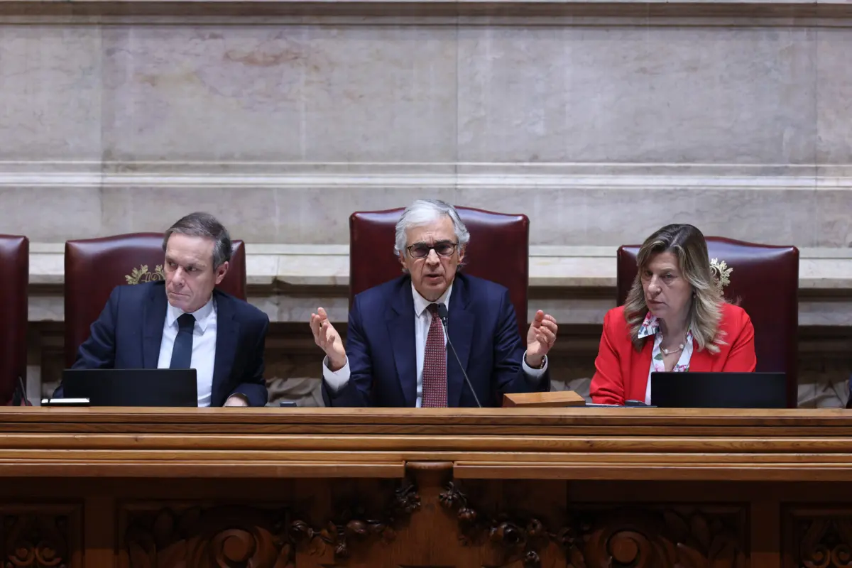 Presidente da Assembleia da República argumenta com a dissolução do Parlamento