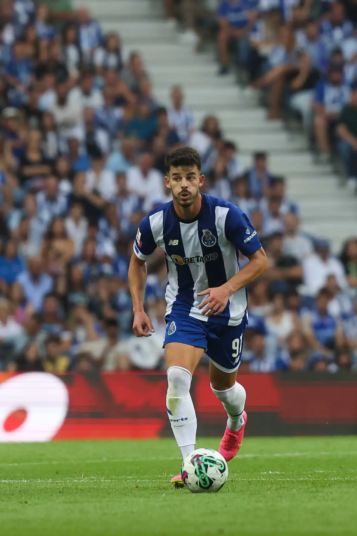 Zé Pedro tem aproveitado o calvário do F. C. Porto para mostrar serviço