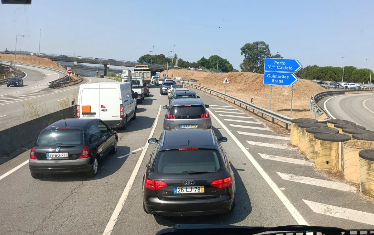 As filas chegaram aos cinco quilómetros