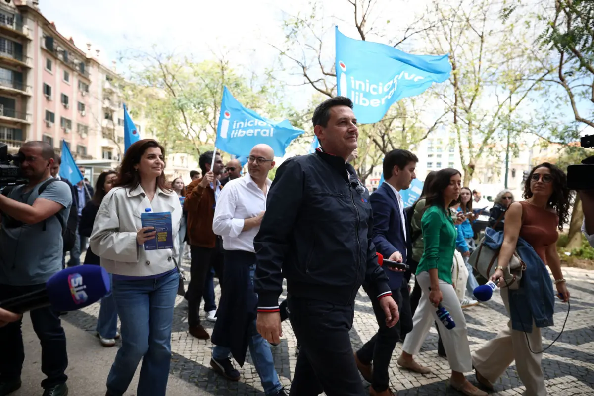 Comitiva liberal animou segundo dia da campanha com tambores em arruada Lisboeta