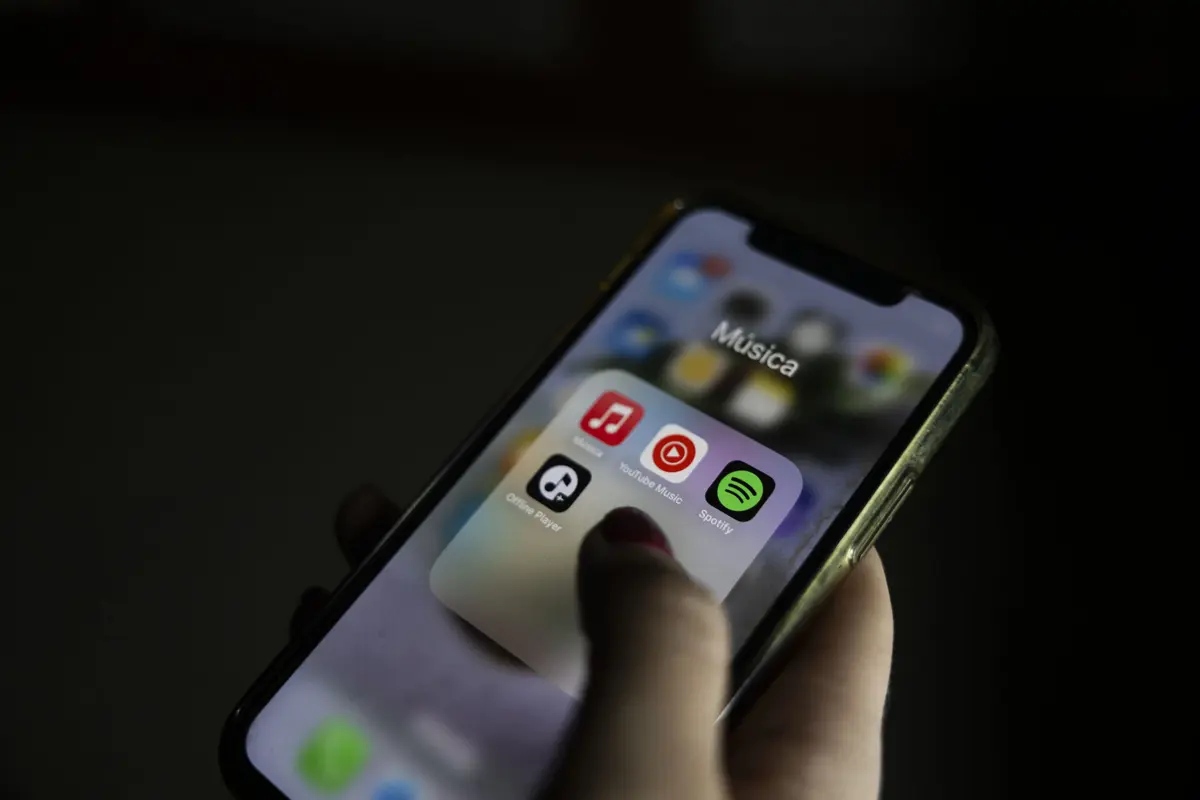 Imagem de contexto do artigo Spotify incentiva transparência e combate a abusos com inteligência artificial