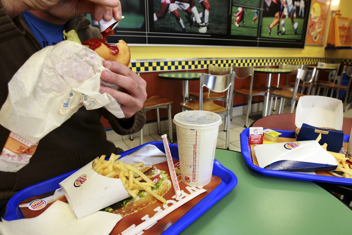 Trabalhador foi obrigado a pedir desculpa a cliente que exigiu ser atendido primeiro que outros por ser português