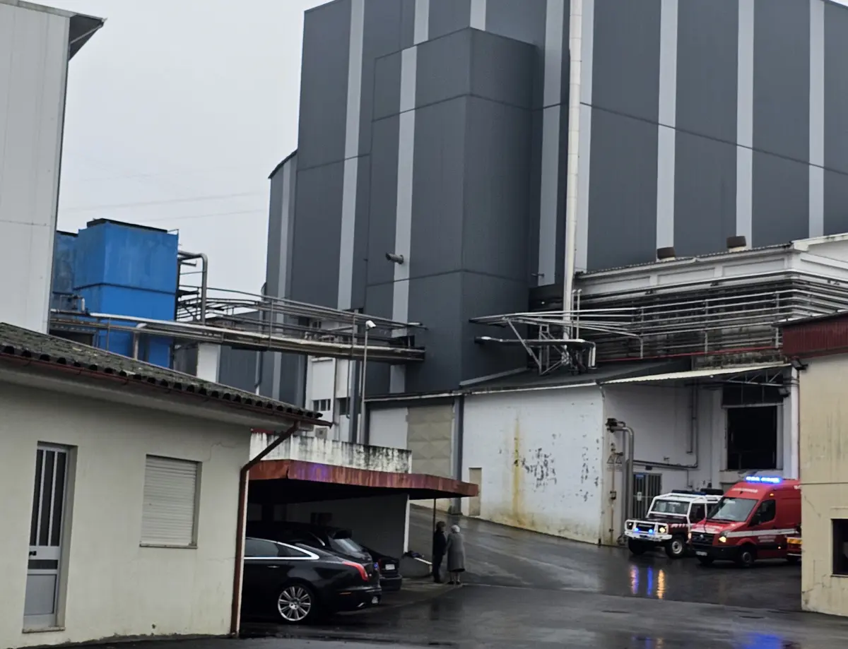 Imagem de contexto do artigo Bombeiros combateram incêndio em silo de gorduras na Feira