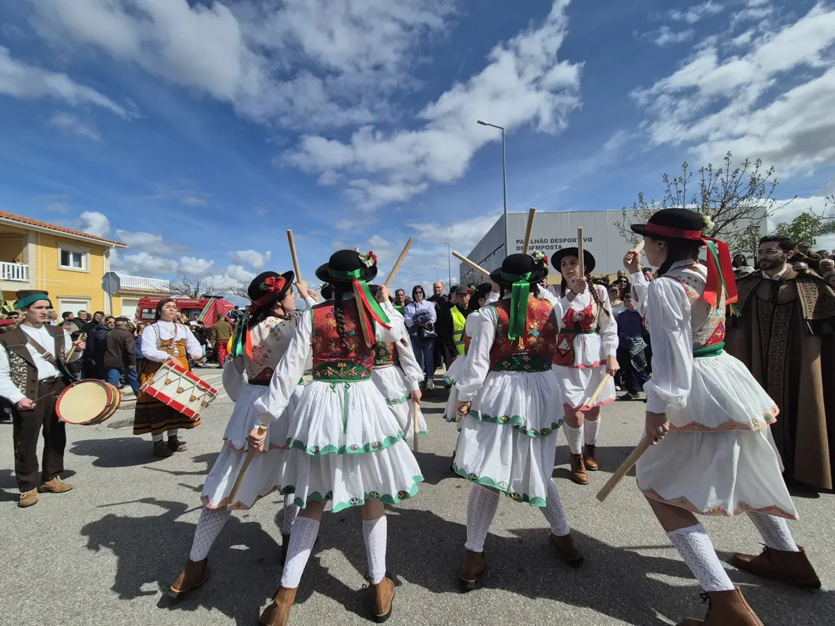 Quase todas as freguesias têm um grupo de pauliteiros