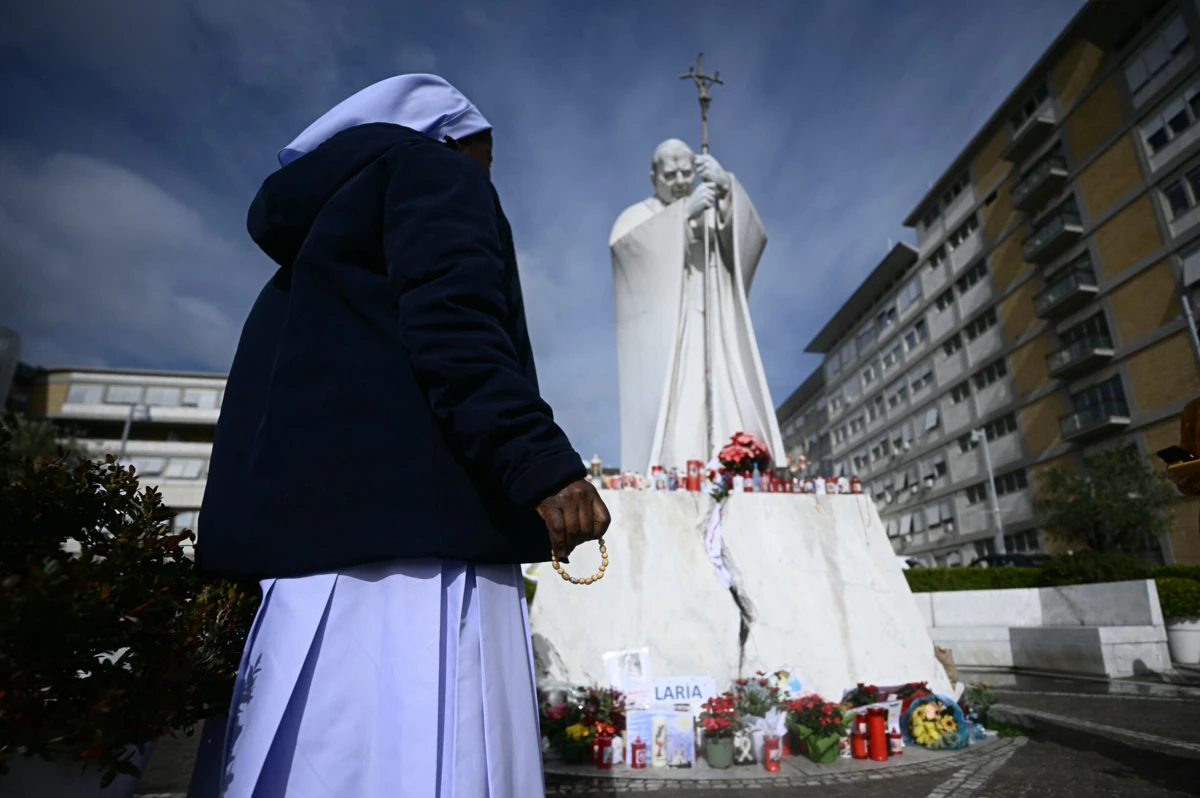 Papa Francisco está hospitalizado desde 14 de fevereiro com uma pneumonia nos dois pulmões