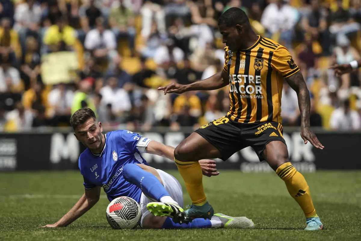 Cláudio Silva deve despedir-se, este domingo à tarde, no dérbi com o Lourosa