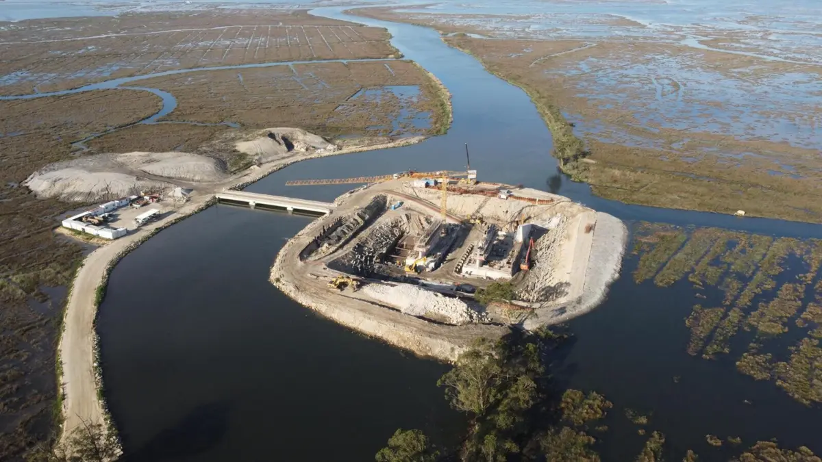 Ponte-açude, em Cacia, uma das obras que ajudará a proteger campos, está quase concluída