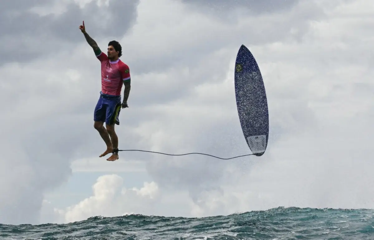 O brasileiro Gabriel Medina obteve a melhor pontuação da história do surf olímpico