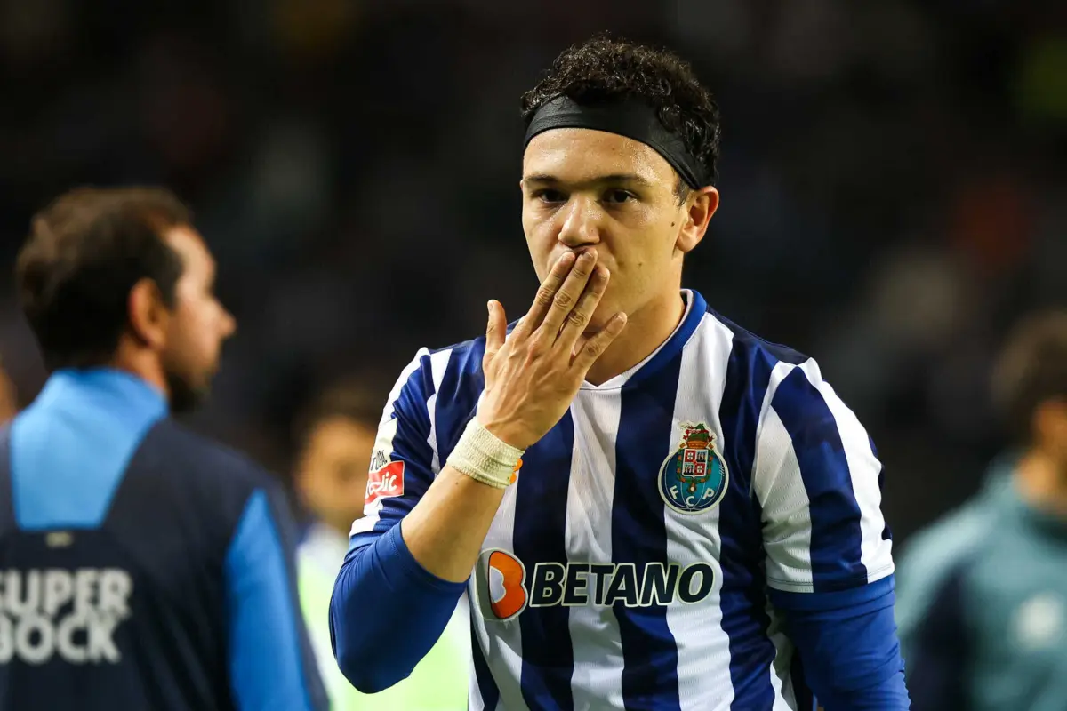 Pepê marcou o segundo de quatro golos da goleada do F. C. Porto sobre o Estoril