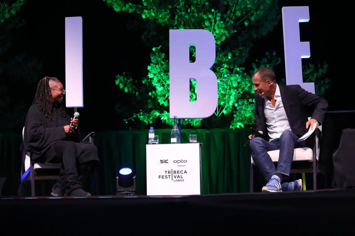 Imagem de contexto do artigo Whoopi Goldberg com Ricardo Araújo Pereira: “O riso é universal”