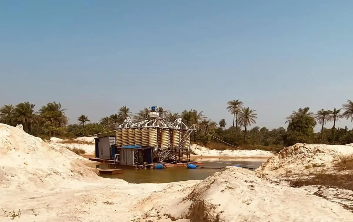 Manifestantes alegam que mina está a danificar as suas explorações agrícolas