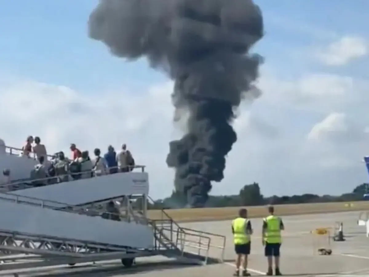 Imagem de contexto do artigo Queda de pequeno avião em aeroporto de Londres fez quatro mortos
