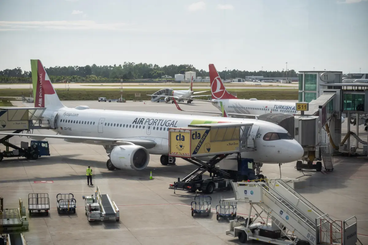 O acidente ocorreu pelas 17.30 horas, obrigando ao cancelamento do voo que ia partir às 18 horas