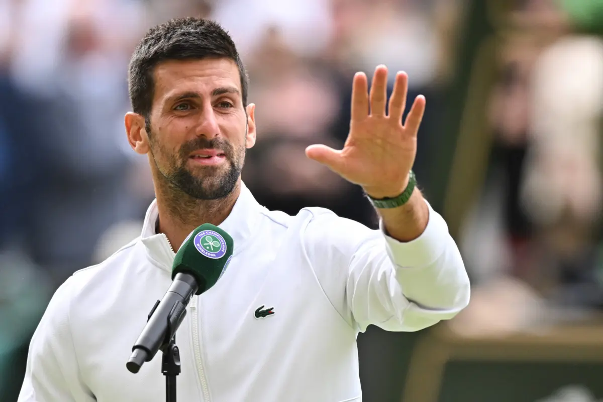 Novak Djokovic não evitou as lágrimas após ter perdido a final do torneio de Wimbledon