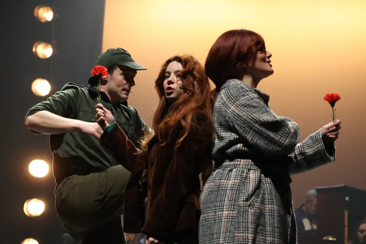 Bárbara Tinoco e Carolina Deslandes em cena