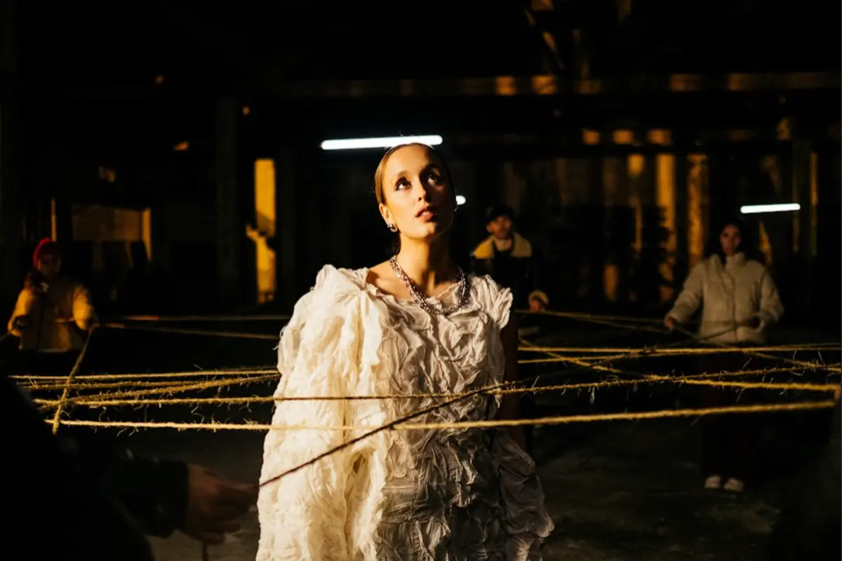 Picas nasceu no Porto, trabalha a partir de Lisboa e é já uma voz singular da nova música portuguesa.