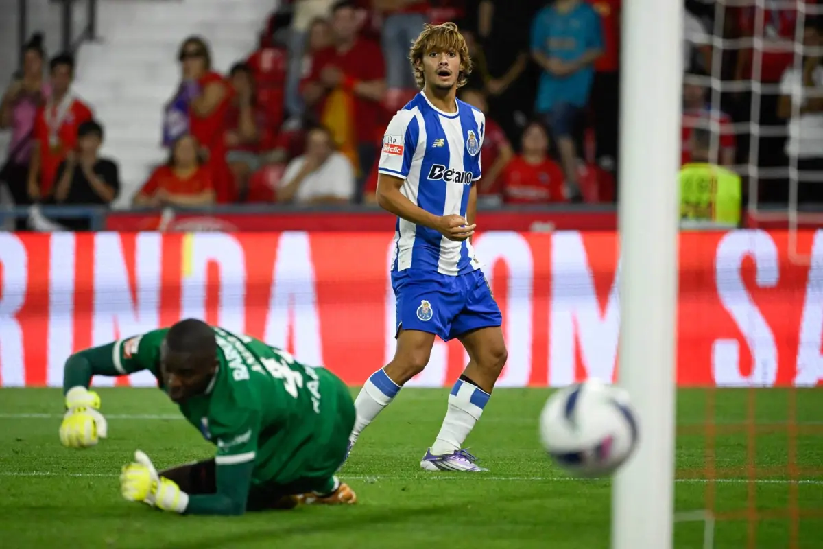 Rodrigo Mora não vai sair do F. C. Porto este ano