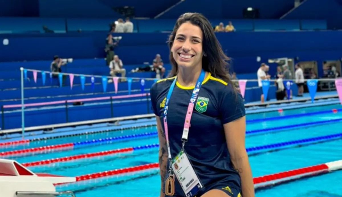 Nadadora brasileira foi acusada de deixar a Aldeia Olímpica sem autorização