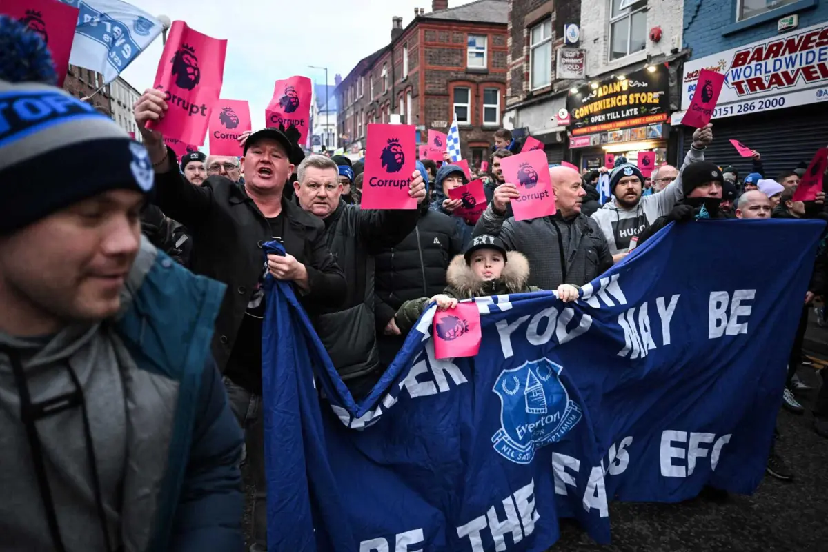 Adeptos do Everton em protesto
