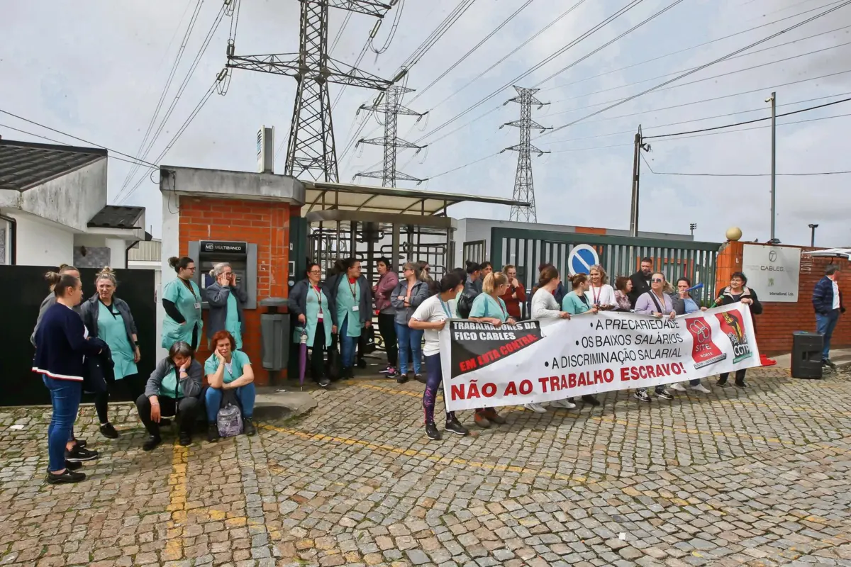 Trabalhadores já promoveram protestos em frente às instalações da empresa, para exigir melhores condições e salários