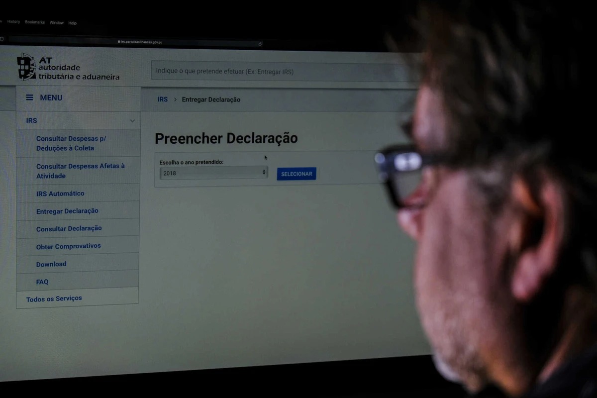 Entre o final de 2011 e o final de 2012, a receita do IRS caiu cerca de 800 milhões de euros