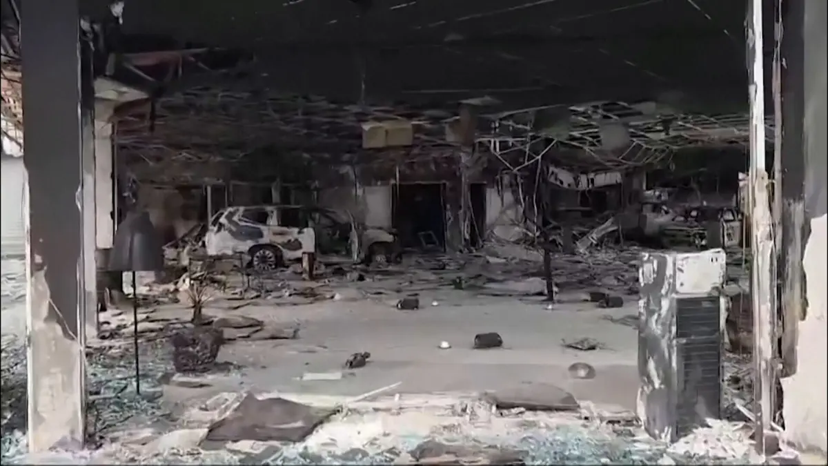 Imagem de contexto do artigo Motins na Nova Caledónia provocam destruição em toda a cidade