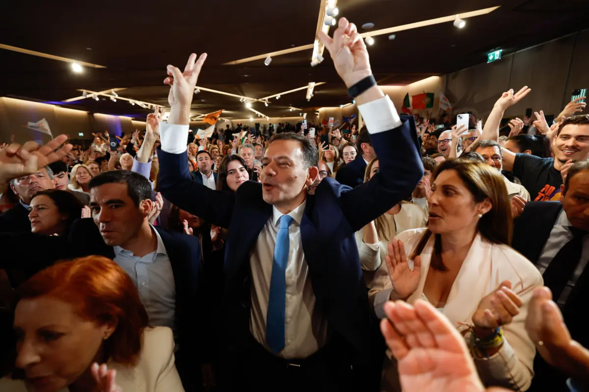 A AD conseguiu 1.971.602 votos e 88 deputados a que se somam os 368.886 votos obtidos pela coligação PSD/CDS-PP/PPM nos Açores