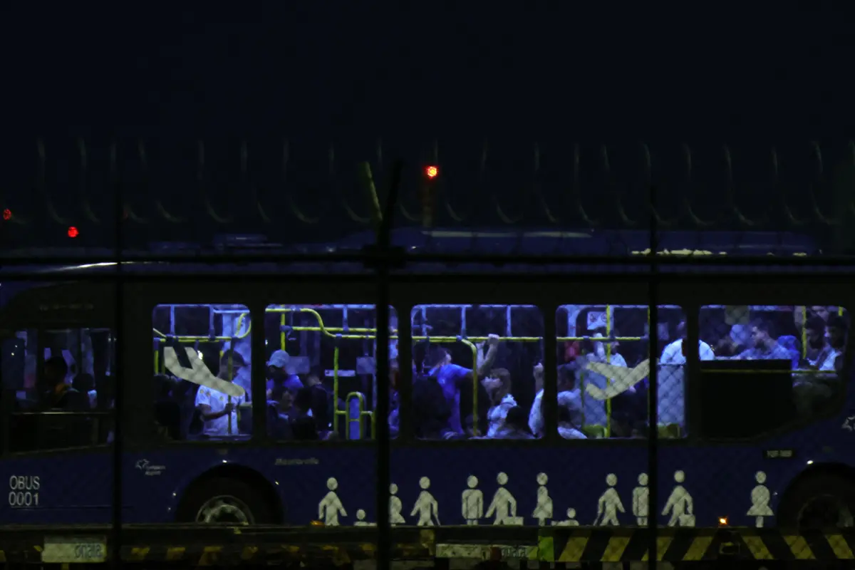 Dezenas de imigrantes indocumentados têm sido expulsos dos EUA