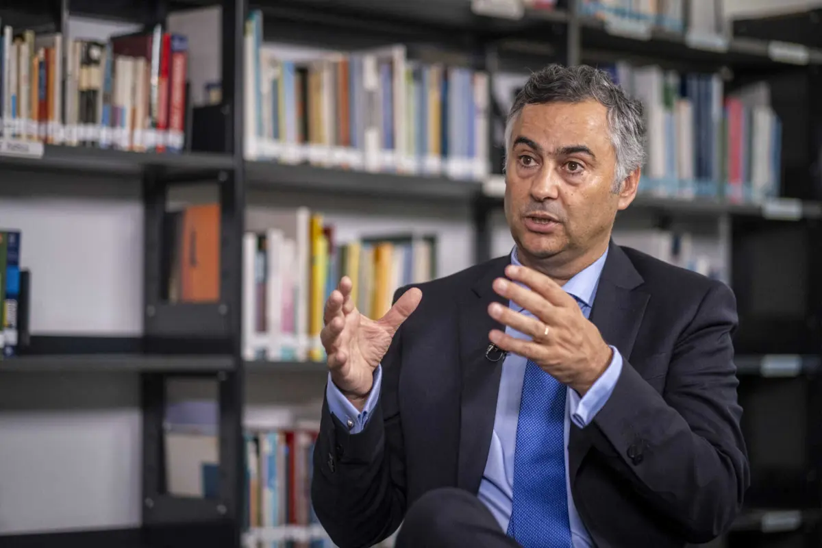 Professores que cuidam de pais ou sogros deixam de ter direito à mobilidade por doença