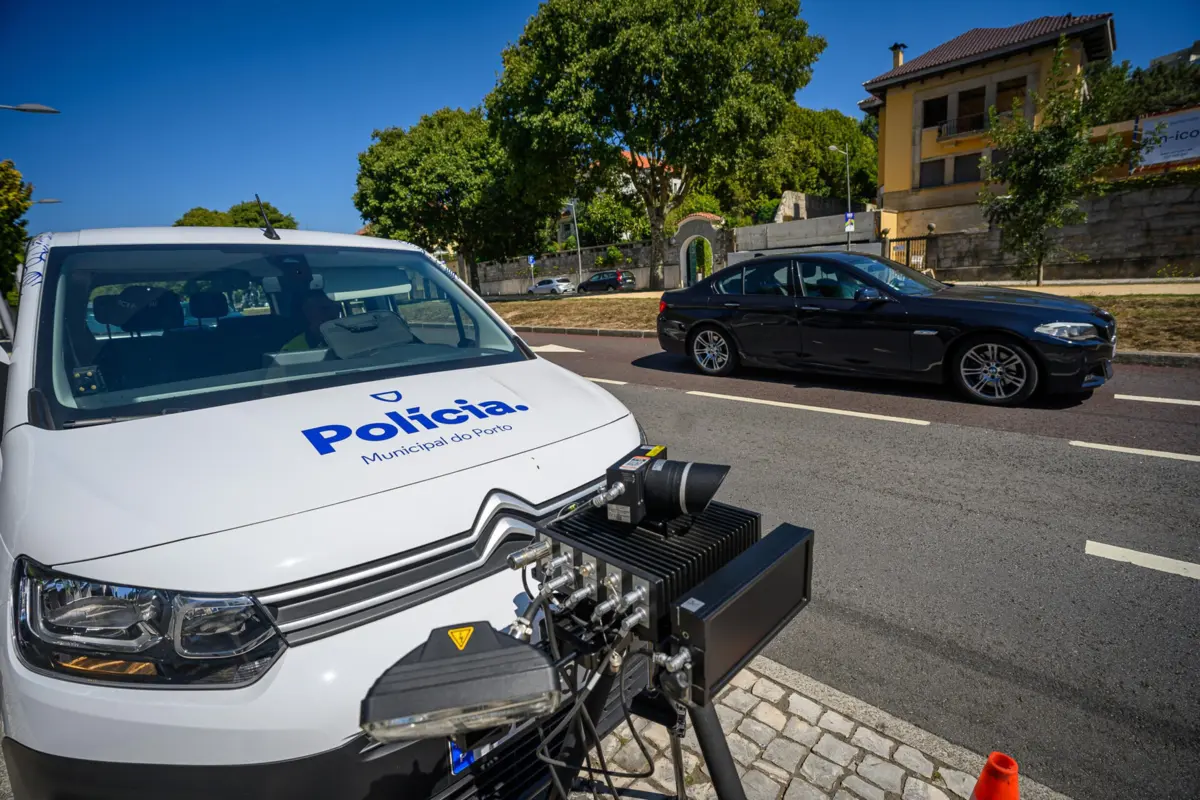 Radar da Polícia Municipal em funcionamento