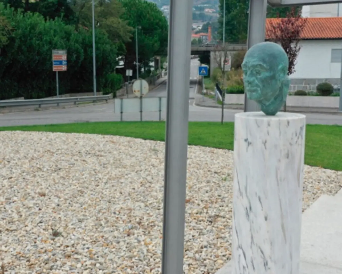 Dois bustos furtados em Vizela